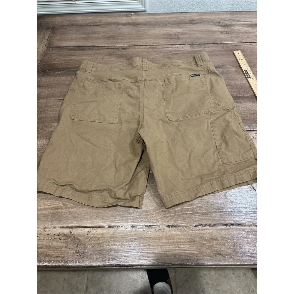Columbia‎ Tan Beige Shorts Flat Front Men's Size 38